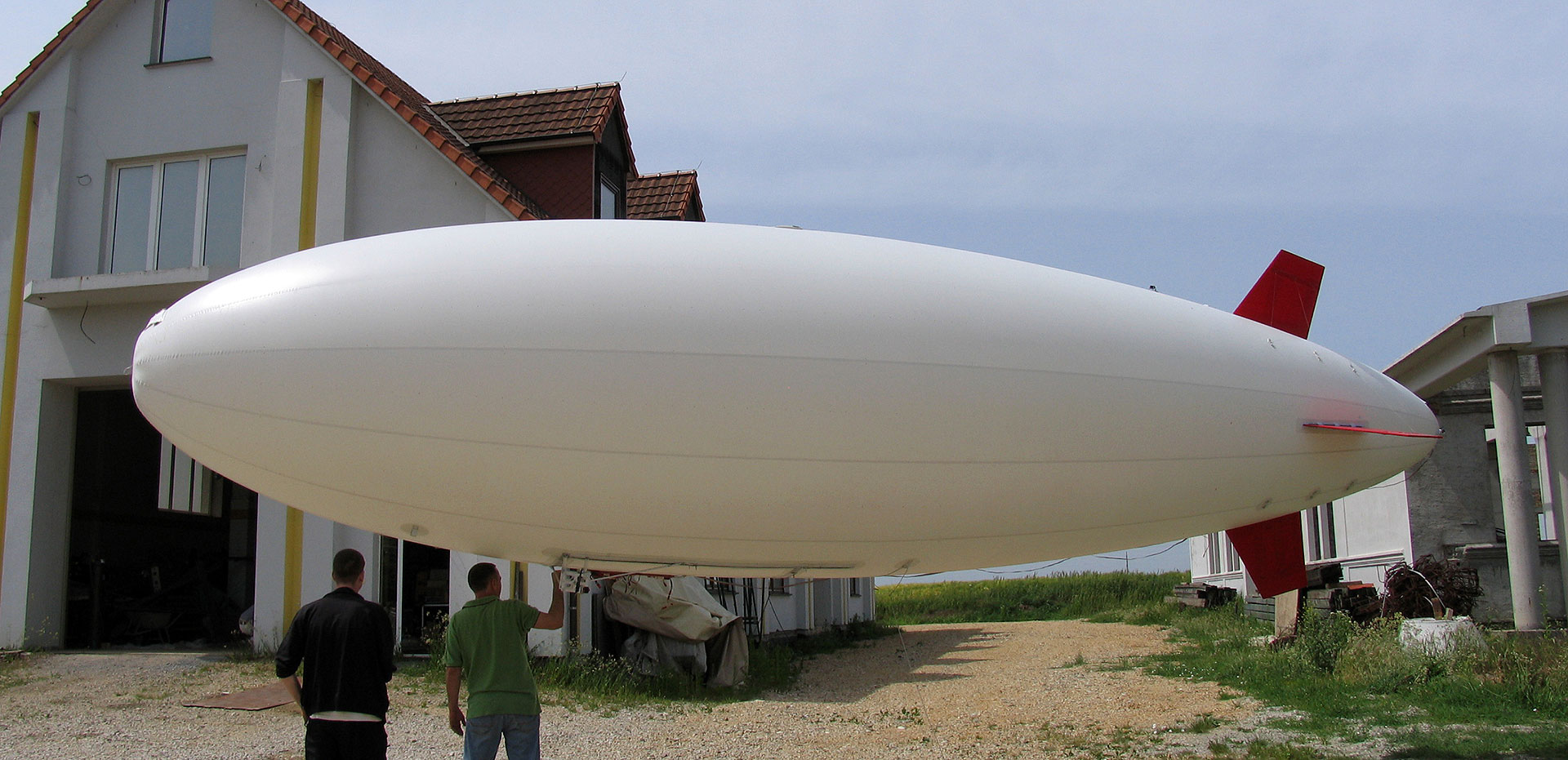 10-m-rc-blimp-final-preparations-before-flight